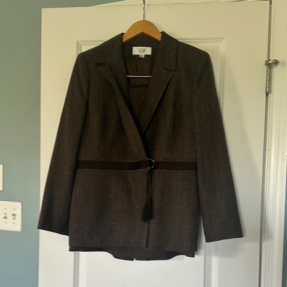 Women’s LeSuit Brown Petite Suit